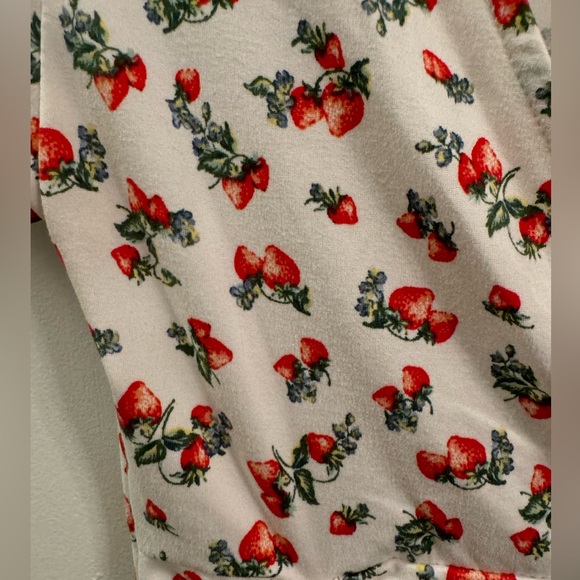 Strawberry 🍓 Top with Cinched Front - Picture 2 of 4